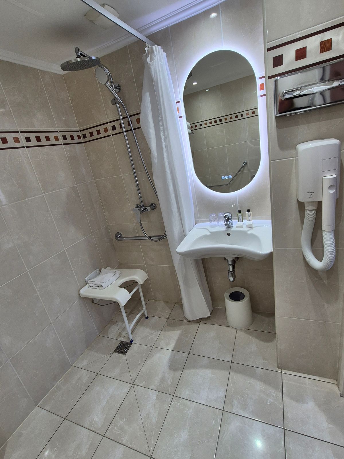 Chambre Pmr - Champerret Elysees Hotel Paris